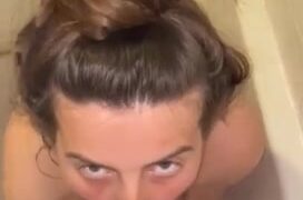 Leah Shorty leaked video masturbating with dildo in bathroom!!!