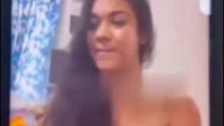 Shruthi Narayanan exposed video showing off her topless!!!
